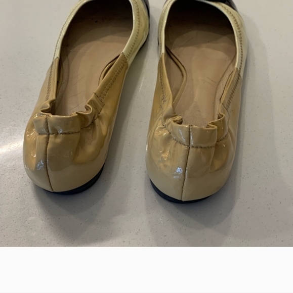 Tory burch flats rear style. - Picture 5 of 6